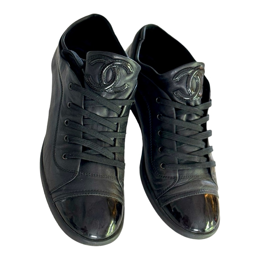 CHANEL Sneakers Black Lambskin Leather & Patent Cap Toe CC.Size 39.
